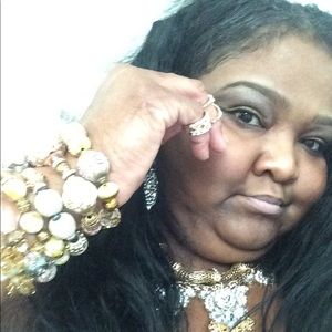 Meet your Posher, Pamela